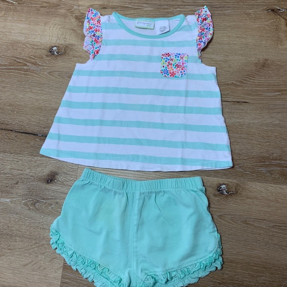 Bundled of Dress, Onesie and set of shorts and t-shirt. Size 18M - Picture 7 of 7